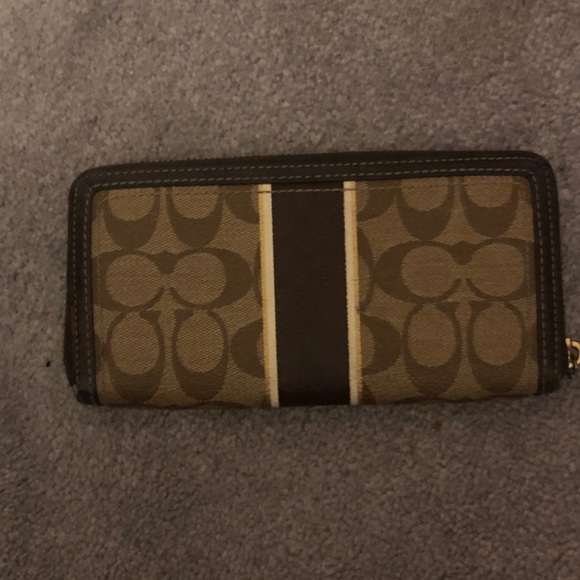 Coach Brown and Tan Signature Wallet, used, zipper pull missing - Picture 10 of 12